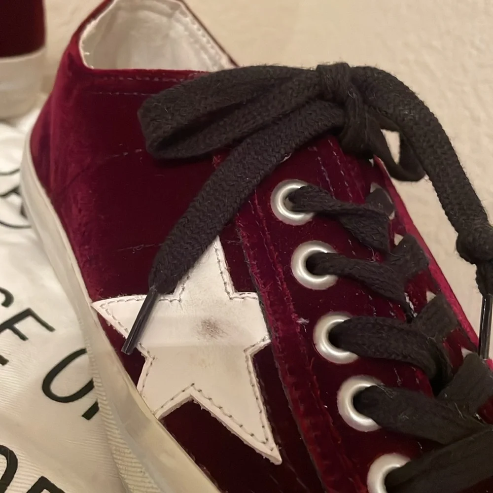Golden Goose V Star 2 Tennis shoes .Burgundy velvet Brand new with dust bag . - Picture 3 of 9